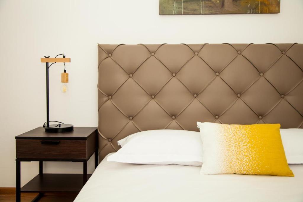 Guesthouse Smart Boekarest Buitenkant foto