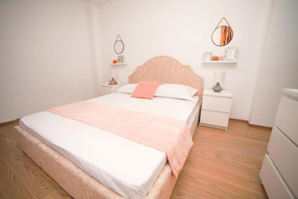 Guesthouse Smart Boekarest Buitenkant foto