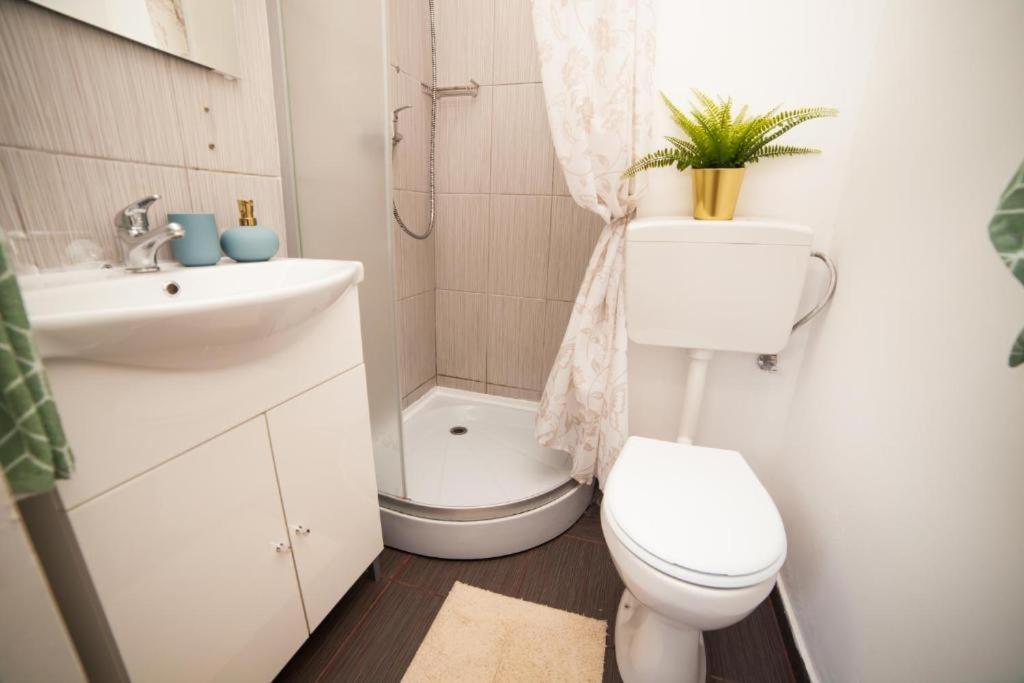 Guesthouse Smart Boekarest Buitenkant foto