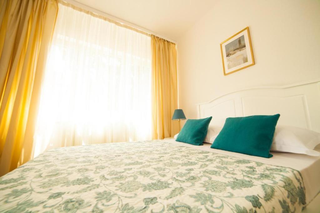 Guesthouse Smart Boekarest Buitenkant foto